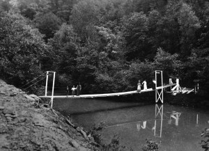 Swinging Bridge to High cCliff Park 1905.jpg
